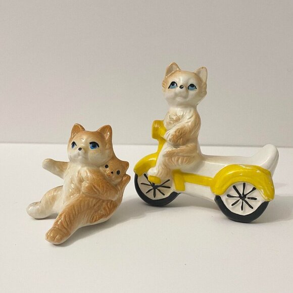 Vintage Cat Family Kitten on Scooter Salt and Pepper Shaker Set Japan - Picture 10 of 16
